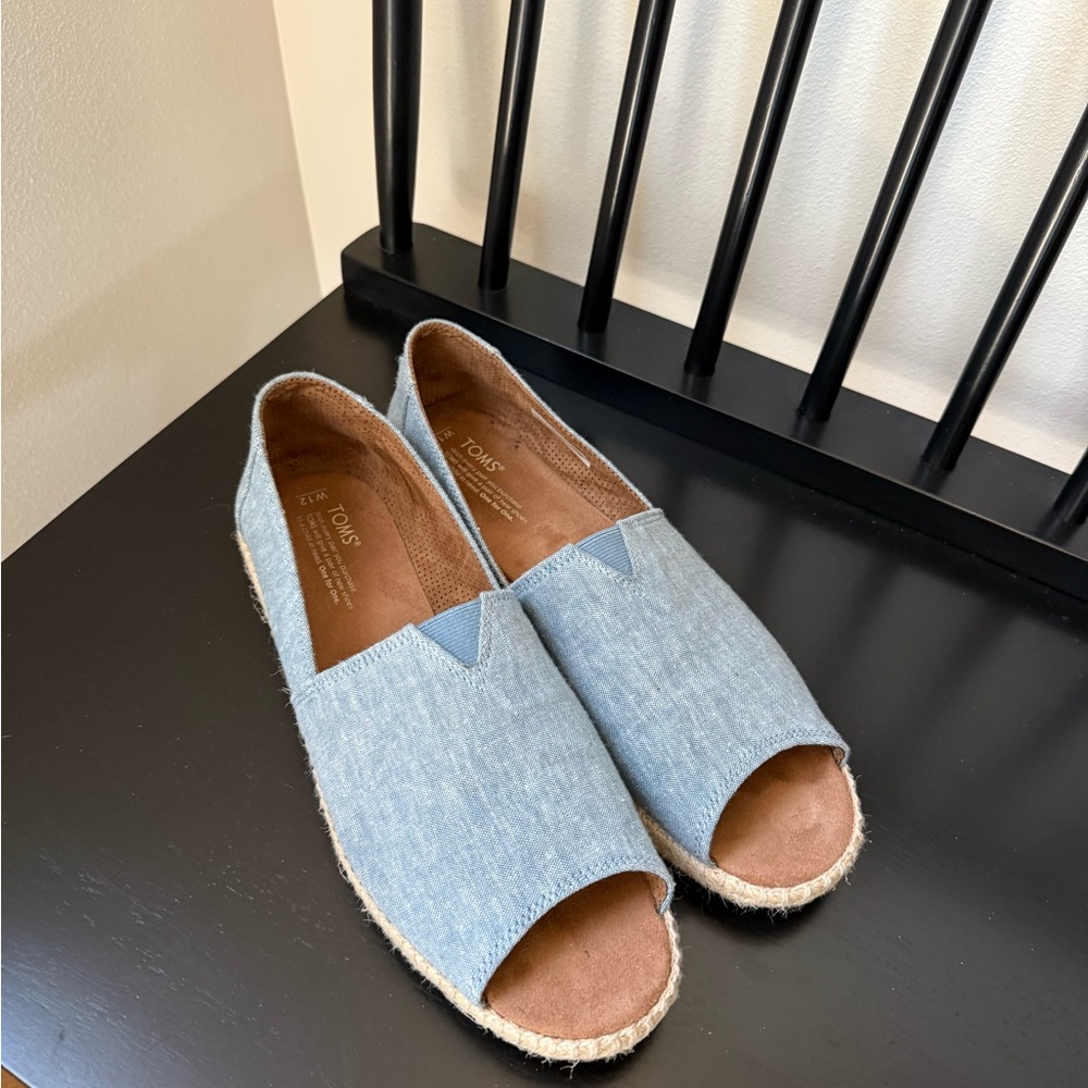 TOMS Light Blue Women's Size 12 Shoes